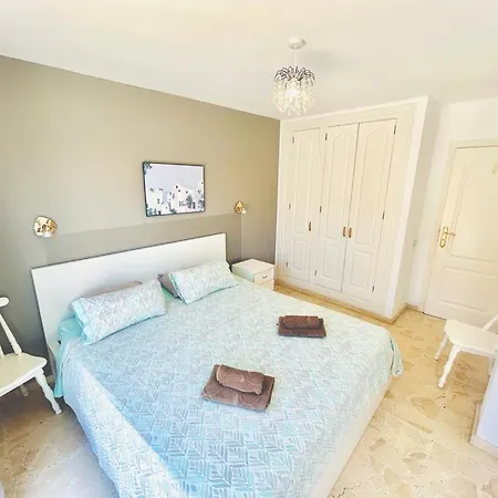 펜션 3 Bedrooms With Views 아데제