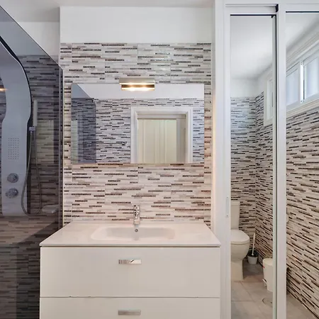 3 Bedrooms With Views אדחה