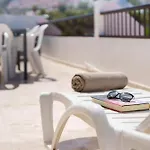 펜션 3 Bedrooms With Views 아데제