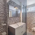 펜션 3 Bedrooms With Views 아데제