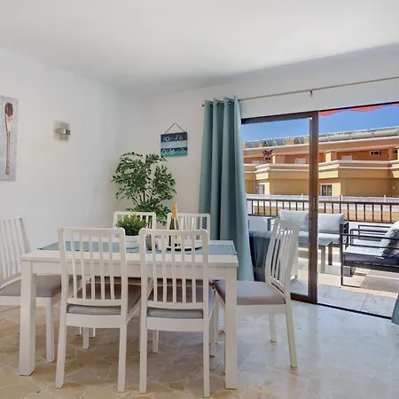 Дом отдыха 3 Bedrooms With Views Адехе