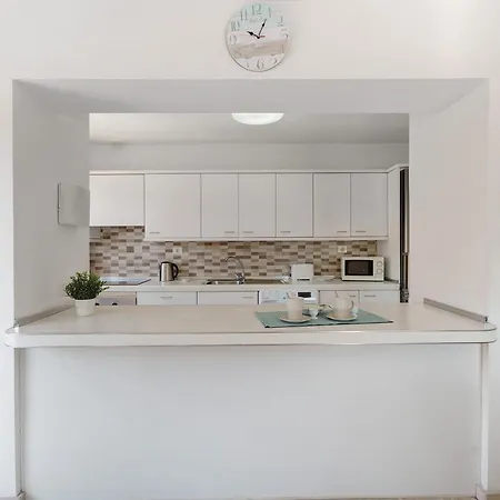 3 Bedrooms With Views * 아데제