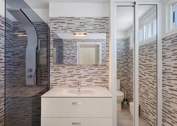 3 Bedrooms With Views Адехе